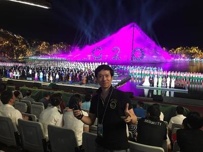 溫州籍導(dǎo)演揭秘聯(lián)歡活動(dòng)主題表演幕后 當(dāng)甌越靈感點(diǎn)亮國家舞臺(tái)